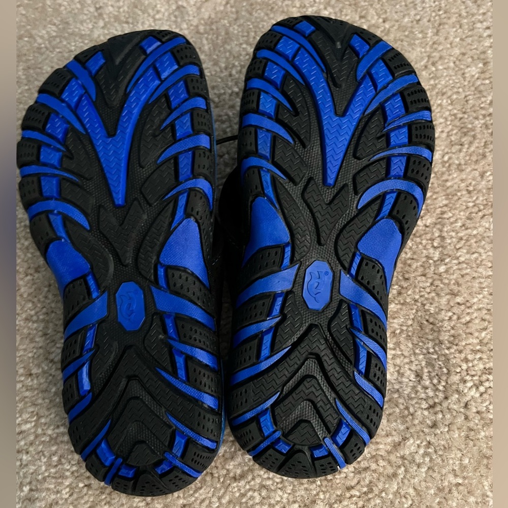 Boys flip flops